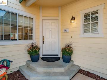 1327 Shell Ln, Clayton, CA, 94517 Townhouse. Photo 5 of 29