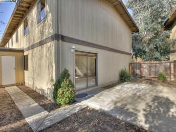 1345 Tree Garden Pl, Concord, CA, 94518-3710 Townhouse. Photo 4 of 17