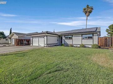 1419 Aster Ln, Livermore, CA | Springtown. Photo 3 of 38