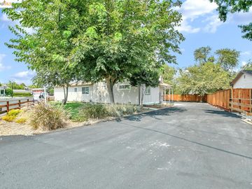 179 Kayla Pl, Brentwood, CA | . Photo 2 of 24