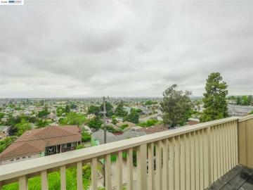 18 Anair, Oakland, CA, 94605 Townhouse. Photo 2 of 17