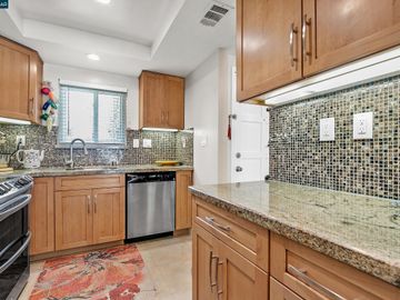 1810 Wildbrook Ct #D, Concord, CA, 94521 Townhouse. Photo 3 of 27