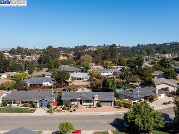 2550 Oakes Dr, Hayward, CA | Woodland Estates. Photo 4 of 39