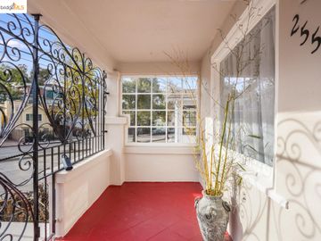 2555 14th Ave, Oakland, CA | Highland. Photo 6 of 39