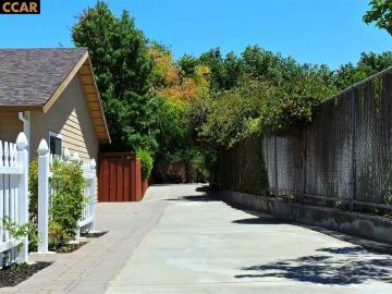 2940 Putnam Blvd, Walnut Creek, CA | Hook Estates. Photo 2 of 24