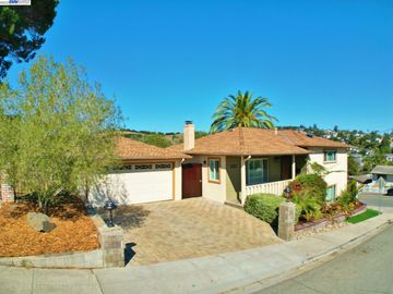 3194 Aylesbury Ct, Castro Valley, CA | Lake Chabot. Photo 2 of 39