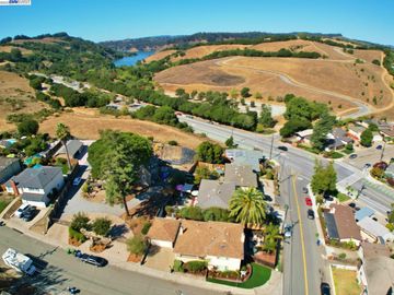3194 Aylesbury Ct, Castro Valley, CA | Lake Chabot. Photo 5 of 39