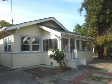 3407 Harper St, Oakland, CA | Foothill. Photo 3 of 40
