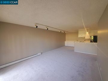 Rental 377 Palm Ave #207, Oakland, CA, 94610. Photo 2 of 18