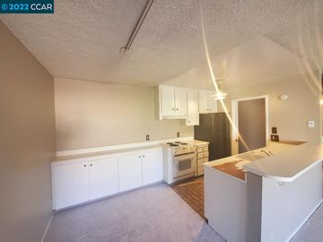 Rental 377 Palm Ave #207, Oakland, CA, 94610. Photo 3 of 18