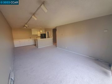 Rental 377 Palm Ave #207, Oakland, CA, 94610. Photo 6 of 18