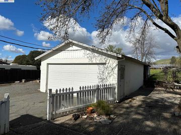 5135 Laurel Dr, Concord, CA | Ayers Ranch. Photo 4 of 11