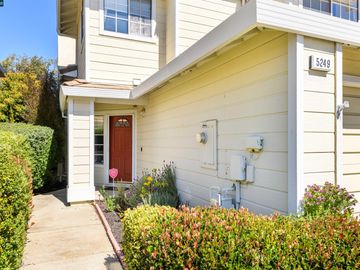 5249 Pebble Glen Dr, Concord, CA, 94521 Townhouse. Photo 4 of 32