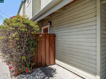 5439 Claremont Ave, Oakland, CA, 94618 Townhouse. Photo 6 of 31